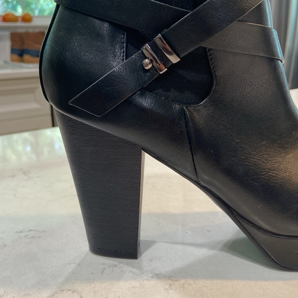 Dominique Nicole NEW Gelsey Black Ankle Bootie | Size: 9 1/2 - Picture 3 of 6